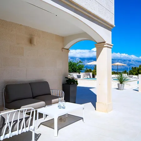 Levante Apartment Sumartin