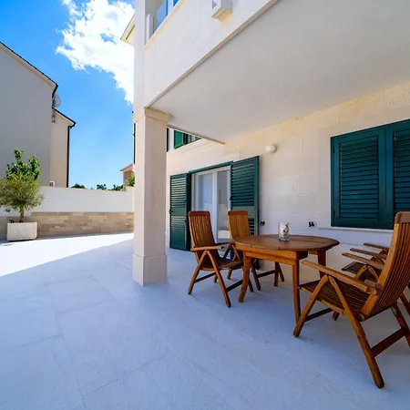 Levante Apartment