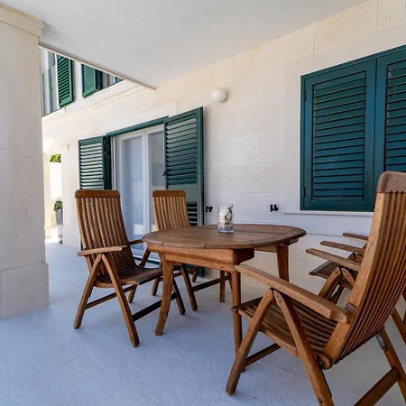 Levante Apartment Sumartin
