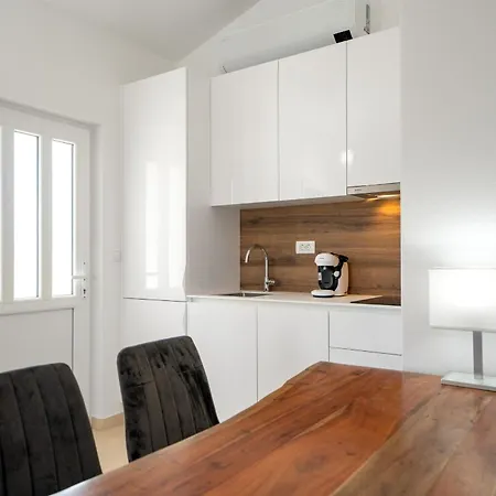 Levante Apartment Sumartin